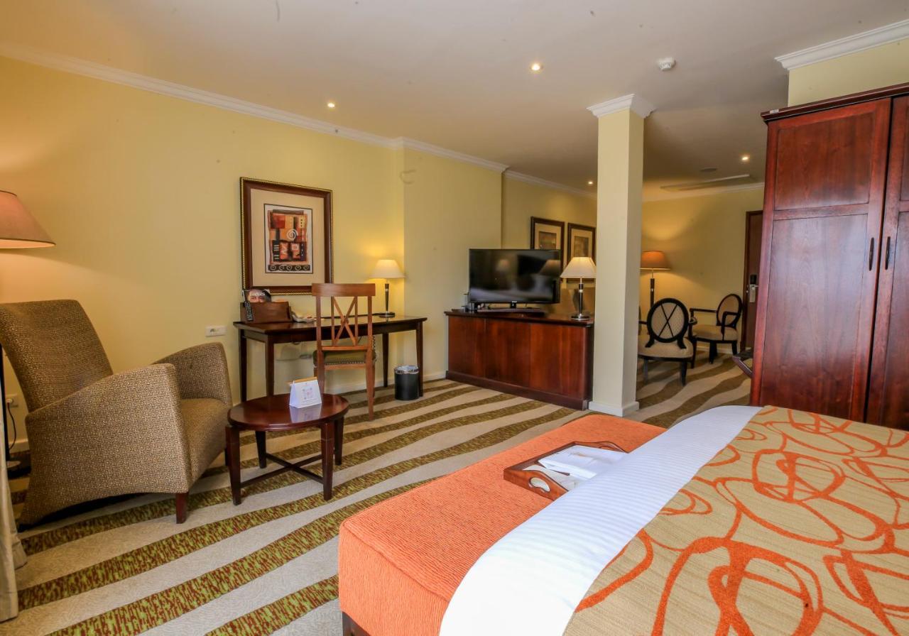 Kigali Serena Hotel Exterior photo