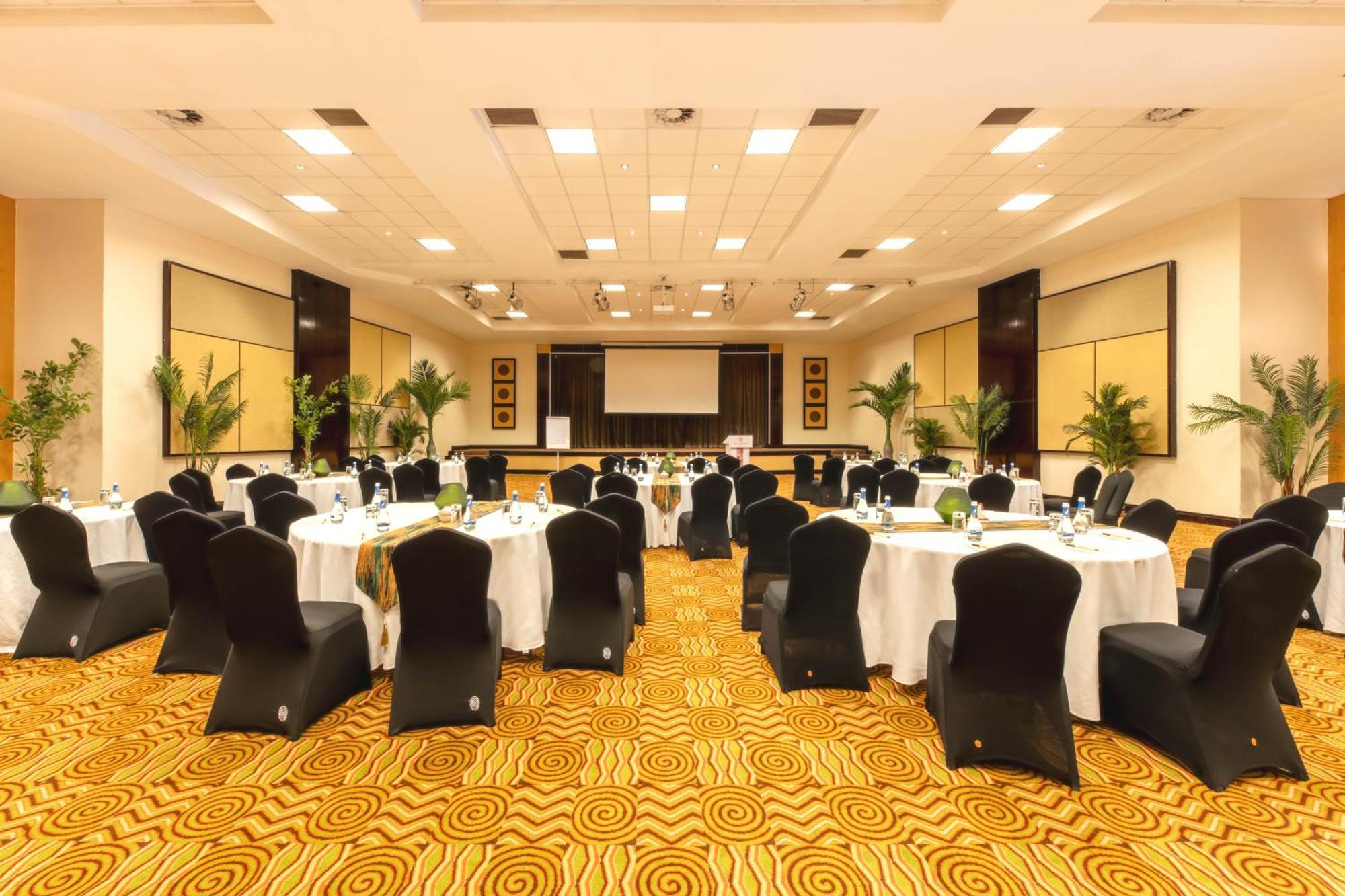 Kigali Serena Hotel Exterior photo
