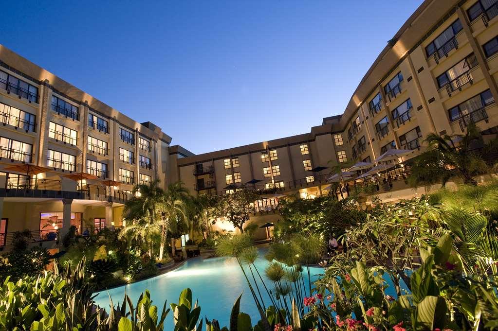 Kigali Serena Hotel Exterior photo